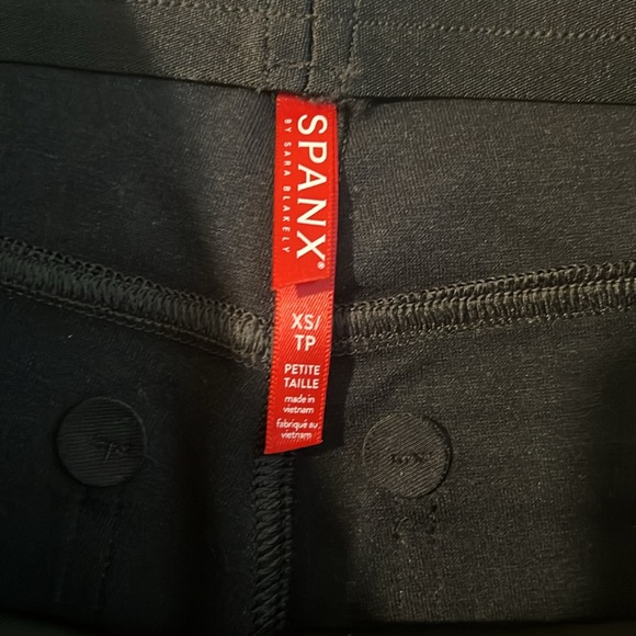 NWT Spanx Leather-Like Ankle Skinny Pant (slight imperfection on back seam) - Picture 6 of 9